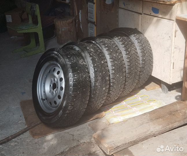 Комплект зимних шипованных колёс 185/65 R14