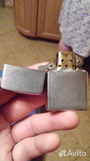 Продам зажигалку zippo 2000г.в