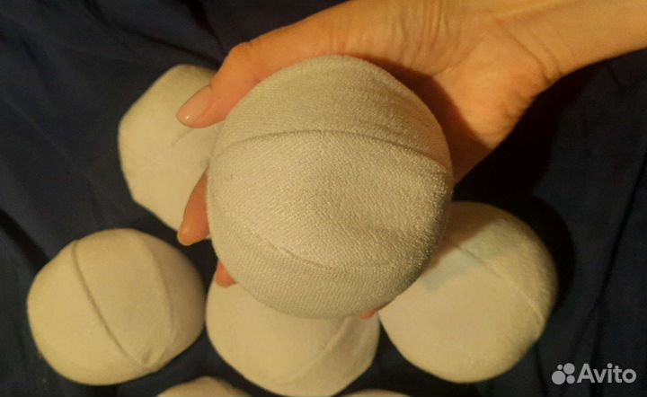 Мячики белые- 