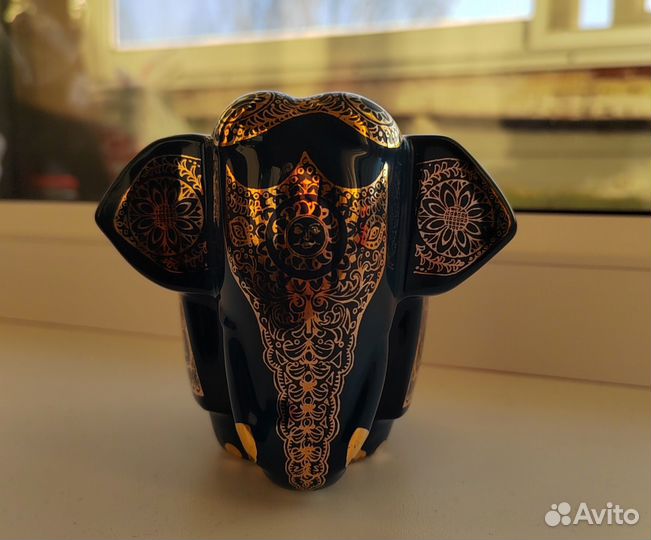 Слон фарфоровый