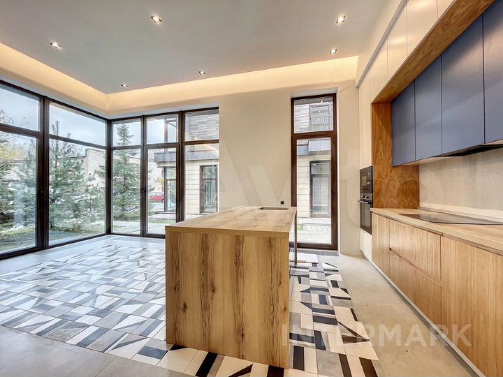 5-к. квартира, 185 м², 1/3 эт.