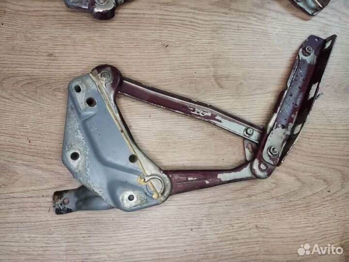 Петли капота, Volvo 850