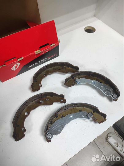 Колодки тормозные барабанные задние Renault Clio