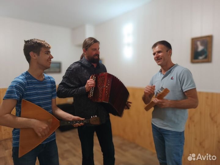 Пианист музыкант Гармонист