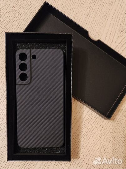 Карбоновый чехол на samsung S22