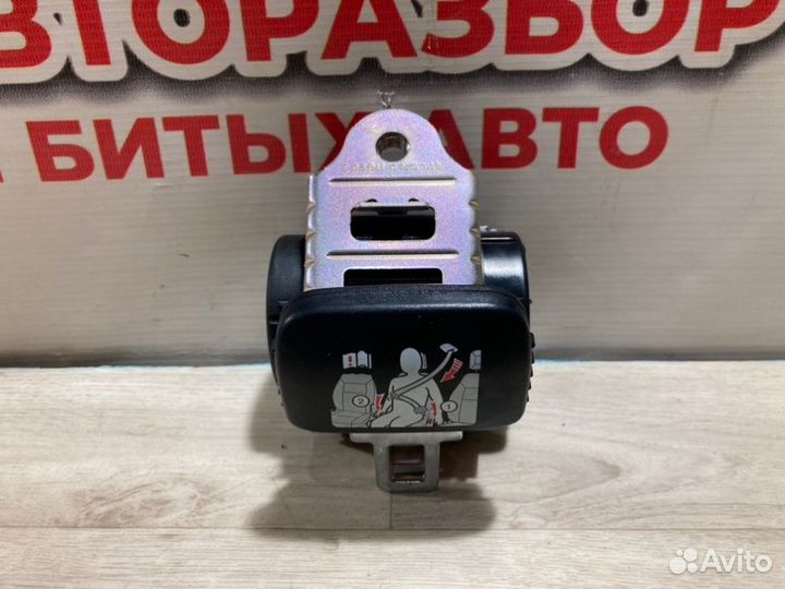 Ремень безопасности задний Skoda Yeti уневерсал