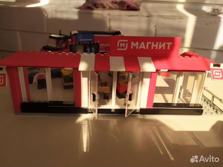 Набор лего магазин и продуктовая фура