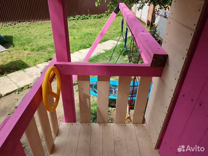 Детские деревянный домик на сваях