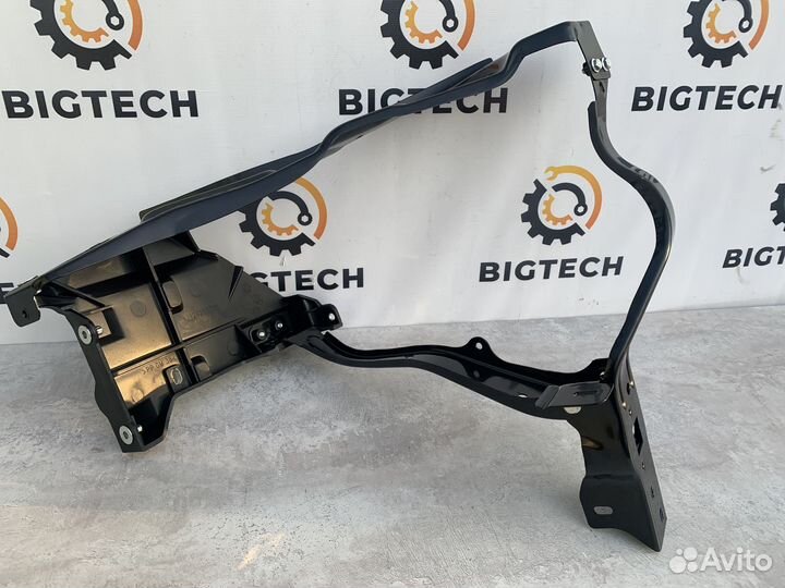 Рамка фары левая Mercedes W212 A2126200500