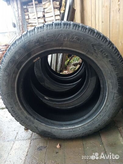 Goodyear UltraGrip 500 225/65 R17