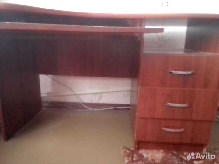 Продам угловой компьютерный стол