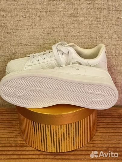 Кроссовки новые на 24.5 см