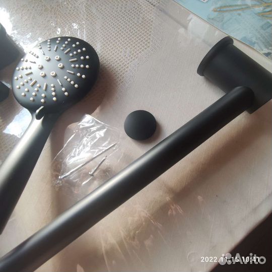 Душевая стойка с полочкой