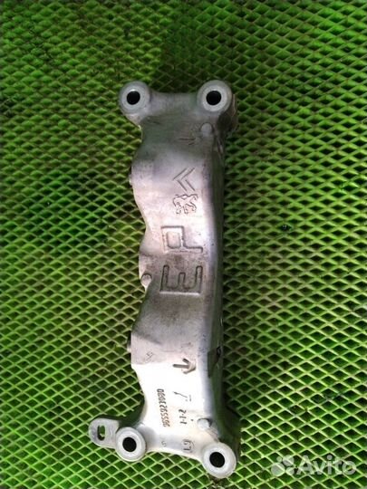 Кронштейн опоры двигателя Peugeot 308