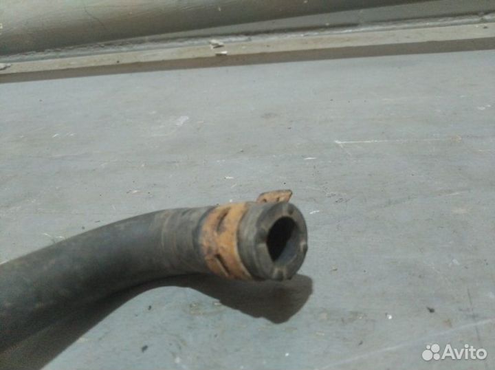 Патрубок системы охлаждения Renault Sandero 1 2010