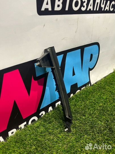 Направляющая стекла Chevrolet Trax рест. 2021