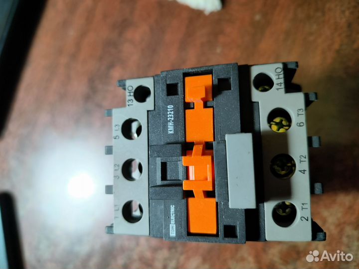Контактор кмн-23210 32А 220В