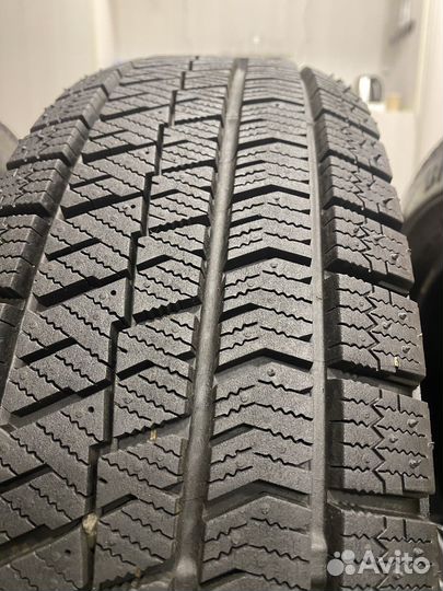 Bridgestone Blizzak VRX2 185/70 R14