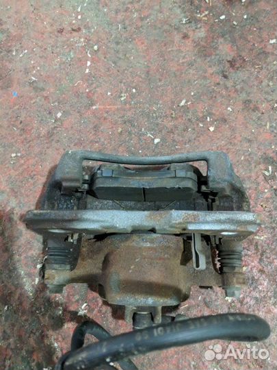 Суппорт тормозной передний правый Honda Civic 8 4D