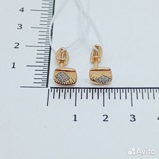 Золотые серьги с камнем