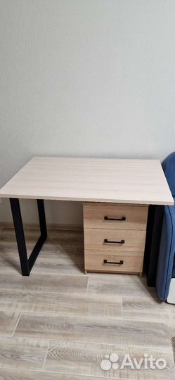 Письменный стол с тумбой бу