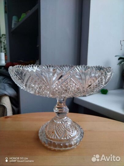 Ваза для фруктов на ножке