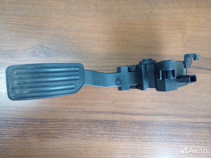 Педаль газа Nissan Juke F15 2013
