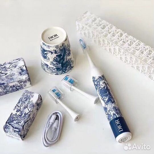 Электрическая зубная щетка dior