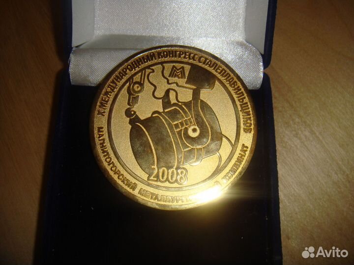 Продам памятный значок (медаль)