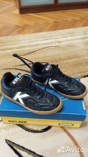Кроссовки Kelme футбольные кожанные р.38