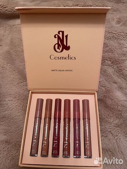 Помада блеск для губ