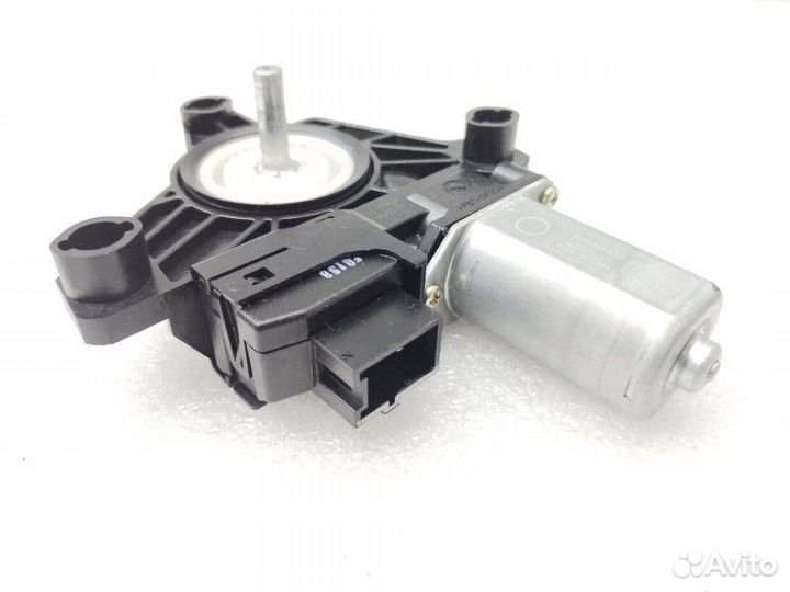 Моторчик стеклоподъемника задний левый