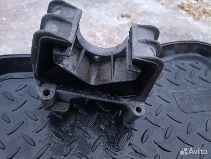 Подушка коробки двигателя Опель Вектра