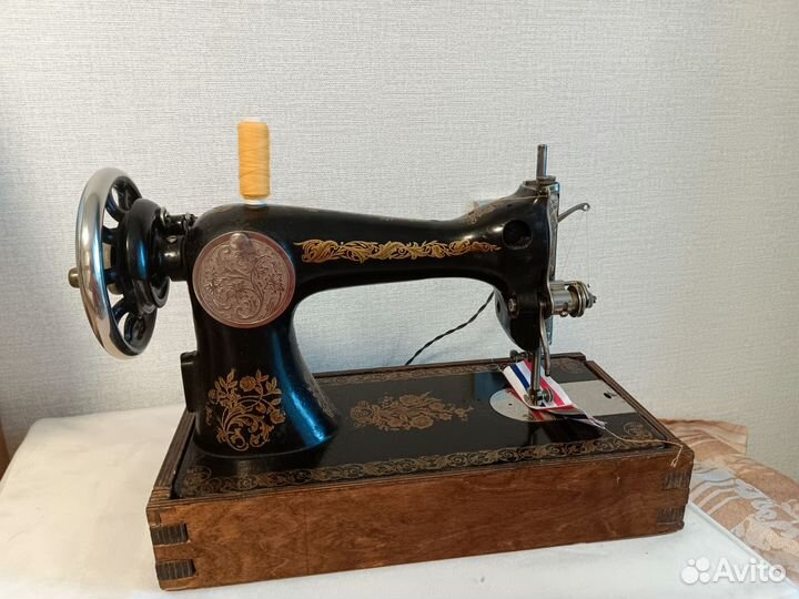 Швейная машина 30-х годов