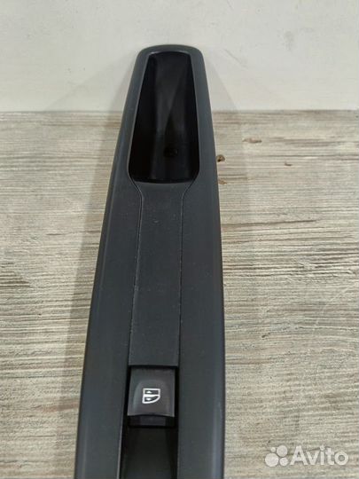 Кнопка стеклоподъемника передняя правая Renault Me