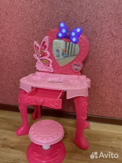 Туалетный столик для девочки с зеркалом