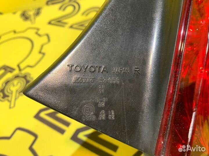 Стоп сигнал задний правый Toyota Ist NCP60 2NZ-FE