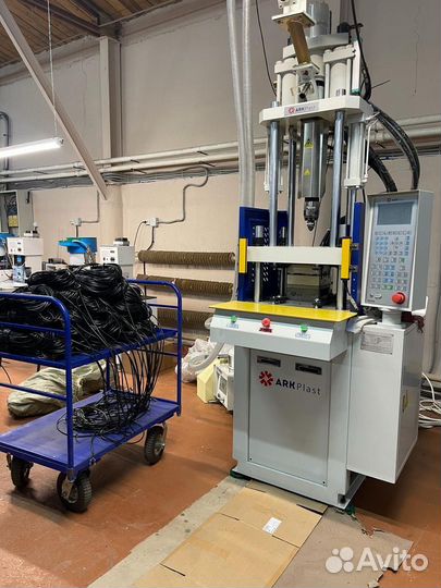 Термопластавтомат вертикальный та-150