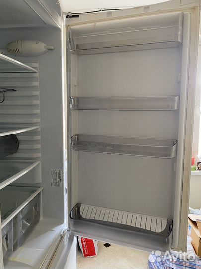 Холодильник Hotpoin-Ariston RMB 12002