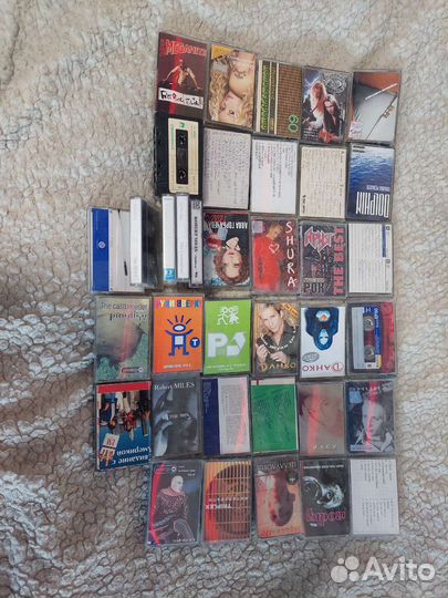 Аудио кассеты с записью разных артистов