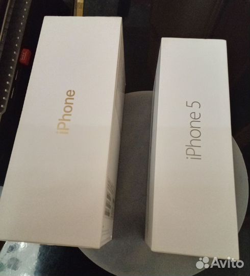 Коробка от iPhone 7; iPhone 5