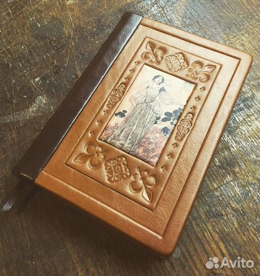 Книги в кожаном переплете
