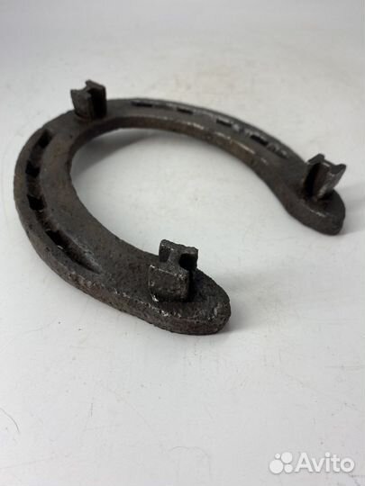 Подкова с шипами