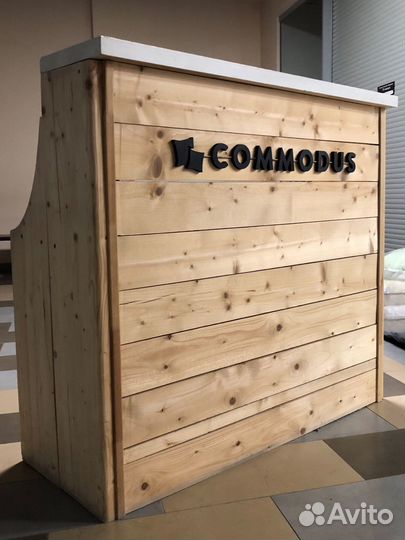 Стойка ресепшн из дерева б/у Бронь