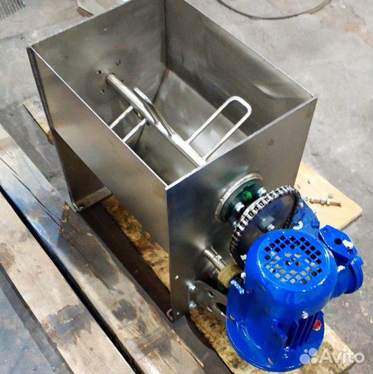 Объемный шнековый дозатор малых добавок