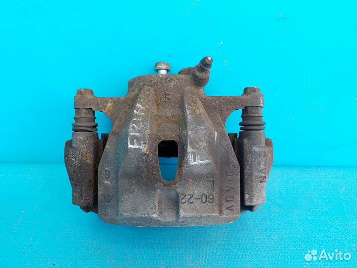 Тормозной суппорт передний левый toyota Auris (E15