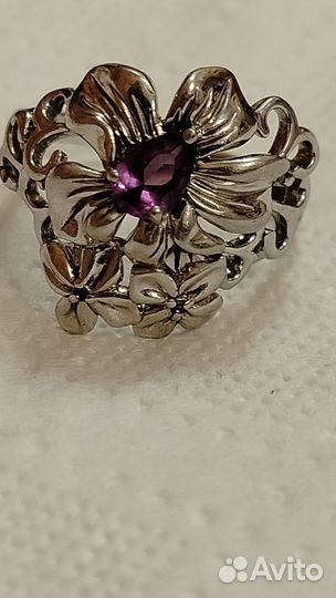 Серебряное кольцо с александритом и фианитами