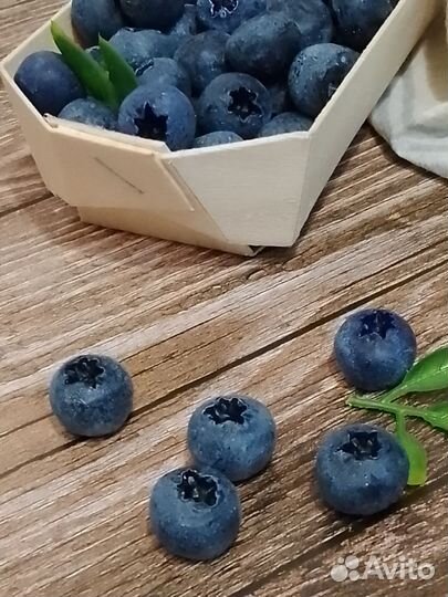 Ягоды из мыла в лукошке