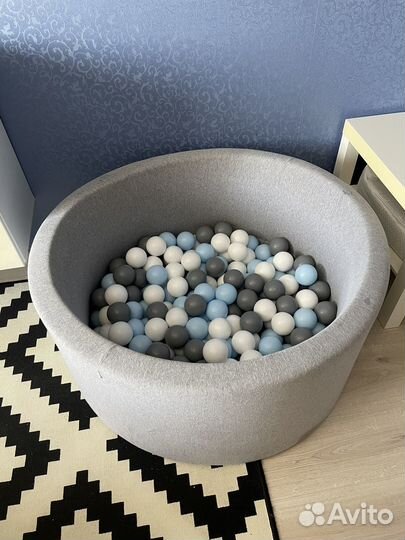 Сухой бассейн с шариками