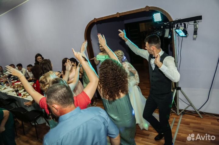 Ведущая праздничных торжеств (Тамада)